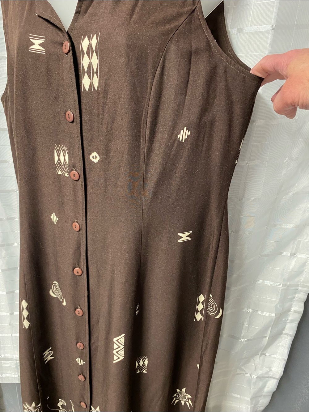 Sleeveless Brown Button-Front Maxi Dress with Cream Geo Prints - Picture 2 of 5